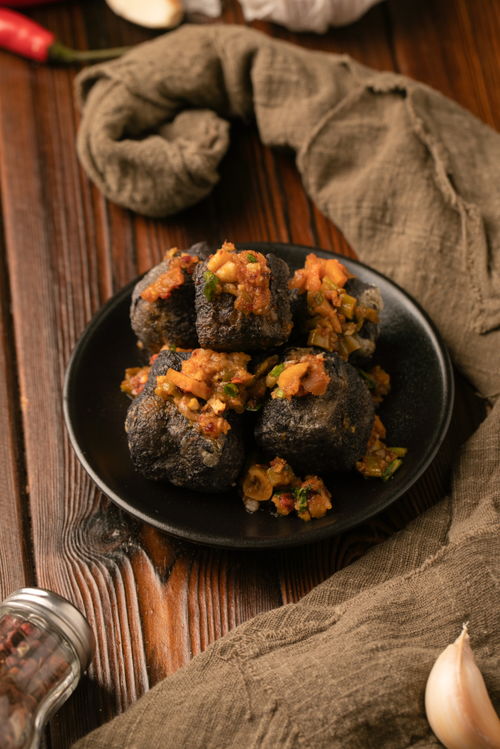 香辣臭豆腐 傳統小吃的味覺藝術與視覺魅力